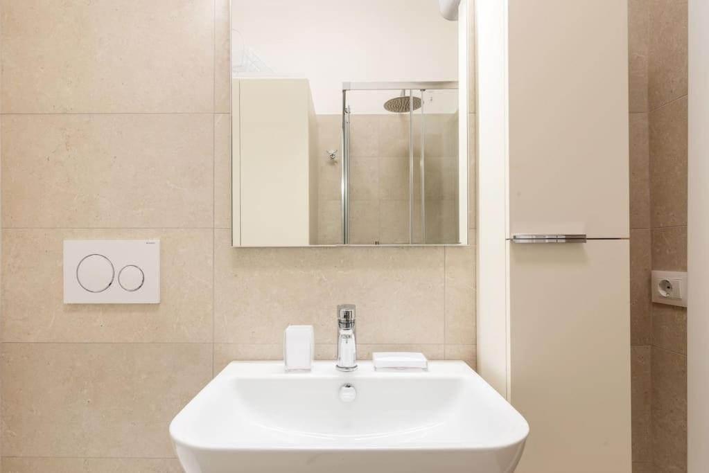 Elegante Bilocale San Calocero Apartment Milan Exterior photo